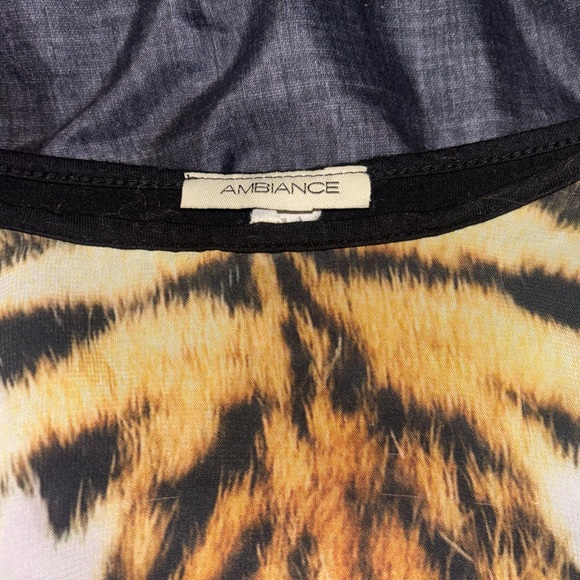 Tiger Print Shirt - Black and White - Picture 3 of 3